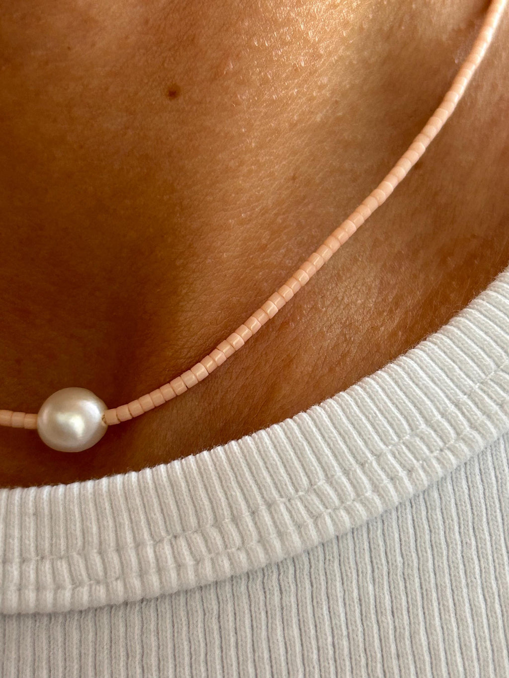Peach Miyuki necklace with a cultured pearl — Koï Design handmade necklace, photo 10
