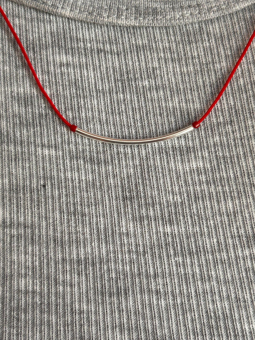 Red string kabbalah necklace, sterling silver — Koï Design handmade necklace, photo 2
