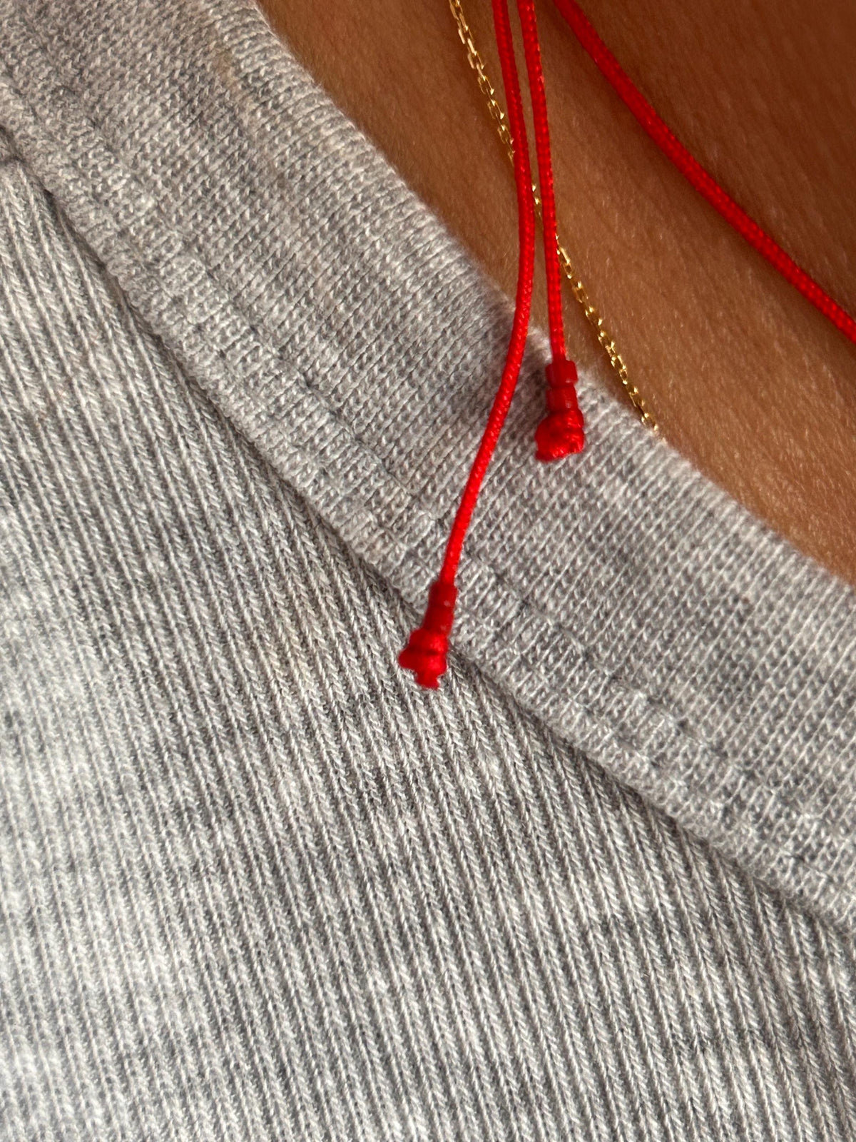 Red string kabbalah necklace, sterling silver — Koï Design handmade necklace, photo 4