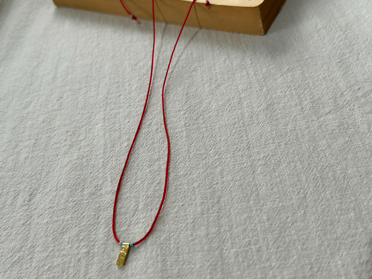 Red string necklace with a gold-plated charm and blue Miyuki — Koï Design handmade necklace, photo 3