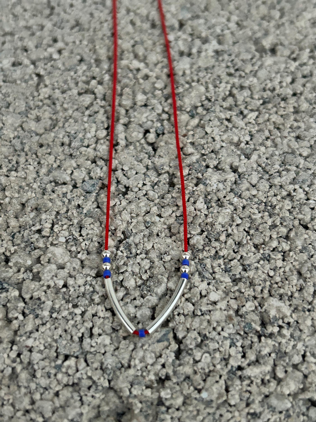 Red string necklace with silver tubes and blue Miyuki — Koï Design handmade necklace, photo 6