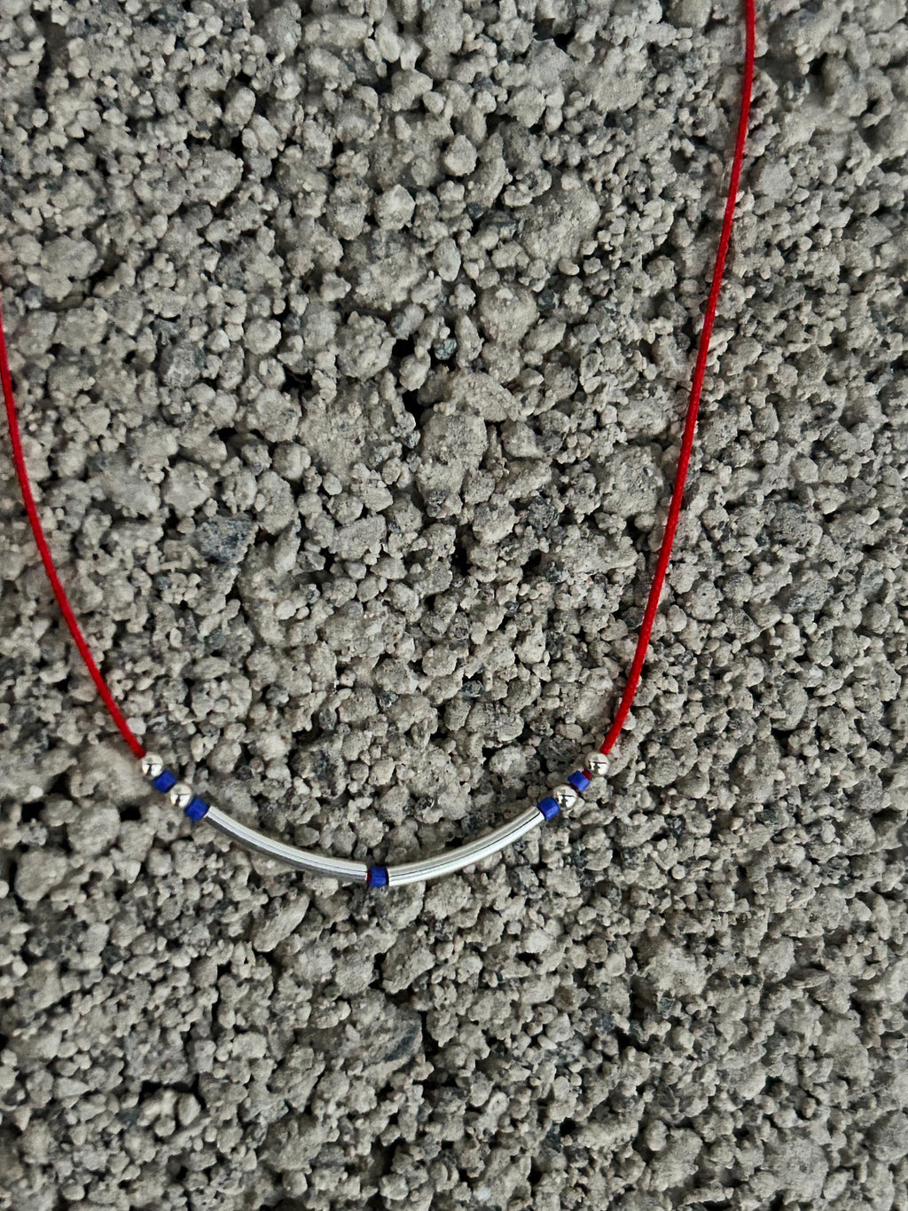Red string necklace with silver tubes and blue Miyuki — Koï Design handmade necklace, photo 3