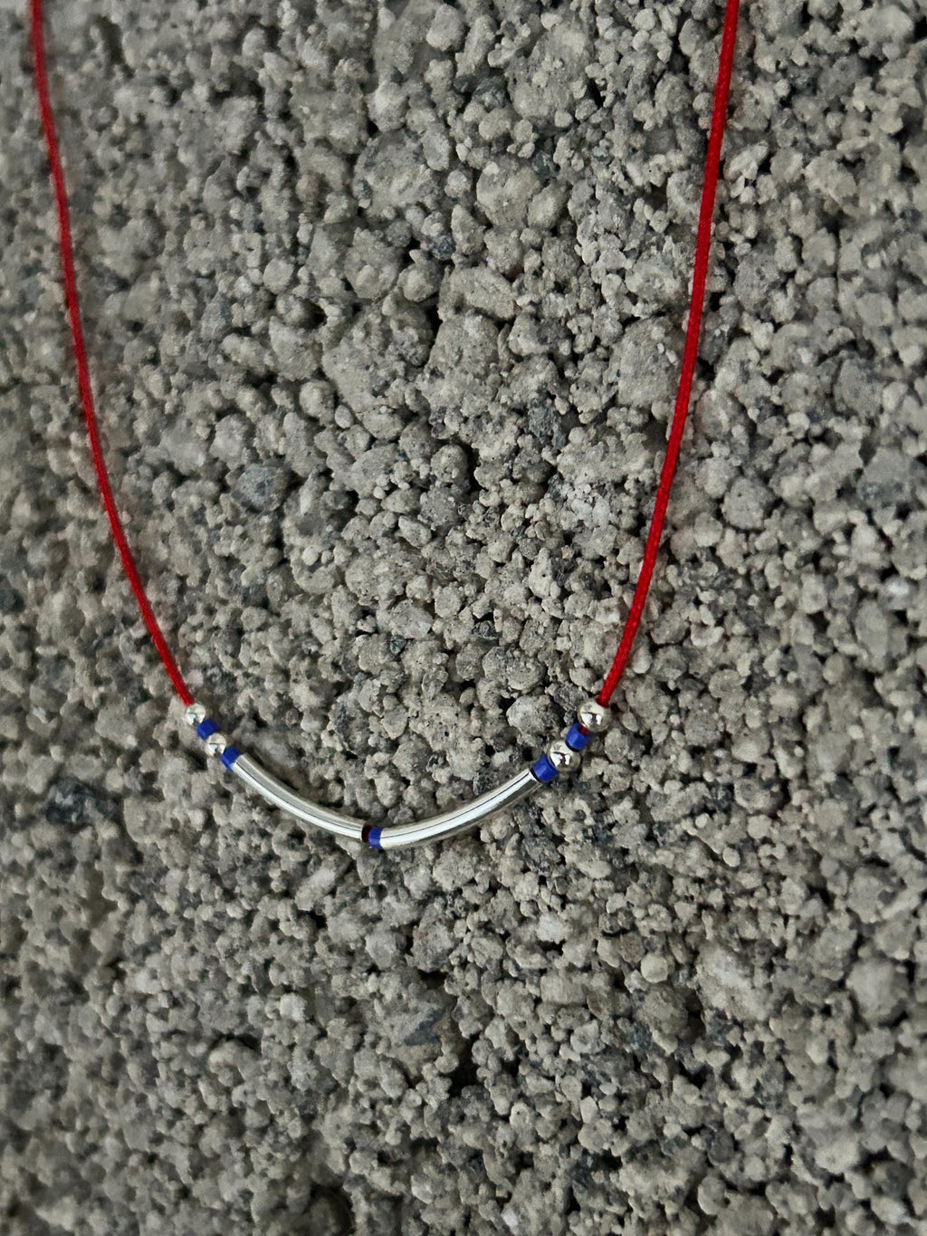 Red string necklace with silver tubes and blue Miyuki — Koï Design handmade necklace, photo 2