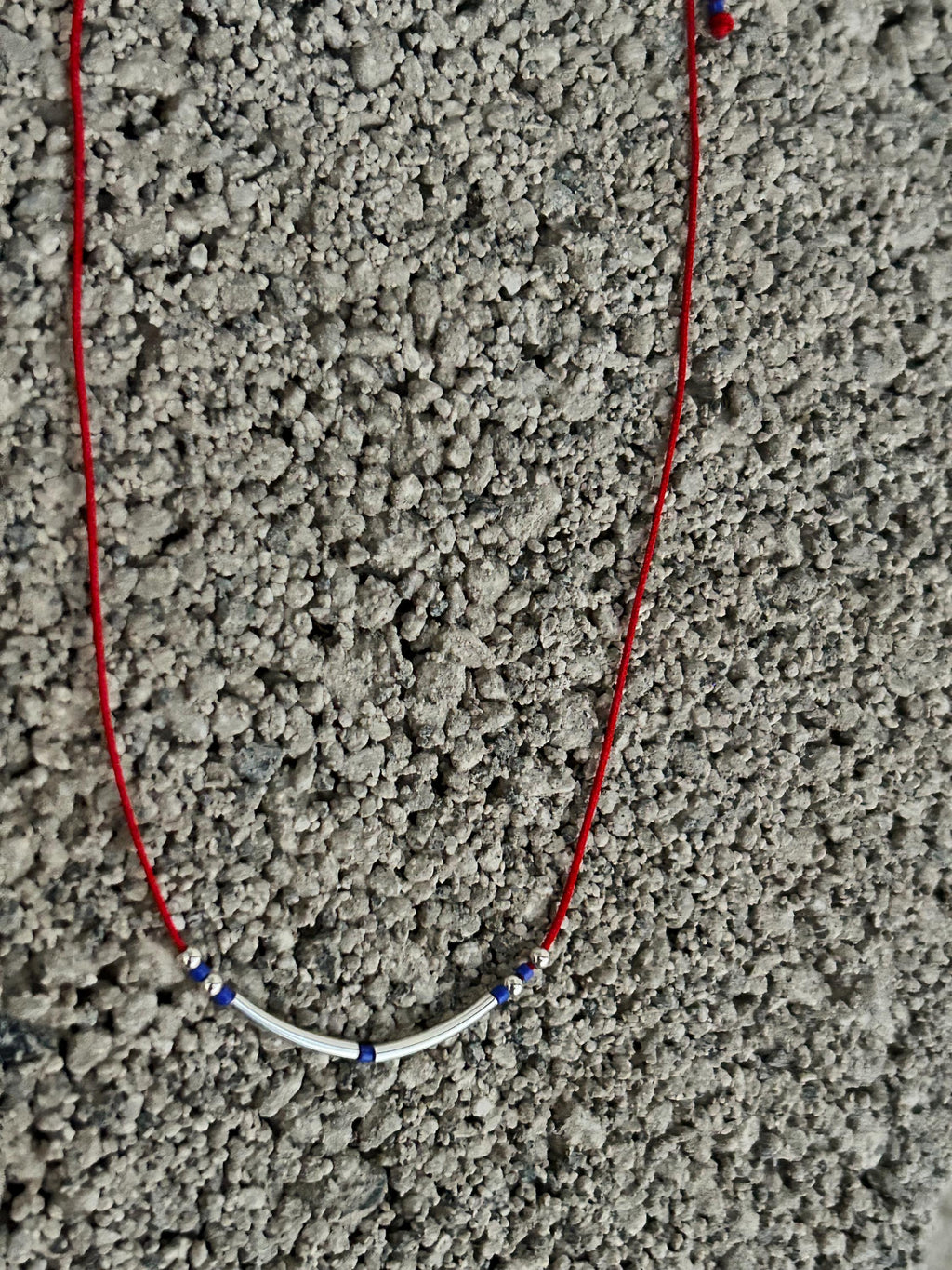 Red string necklace with silver tubes and blue Miyuki — Koï Design handmade necklace, photo 4