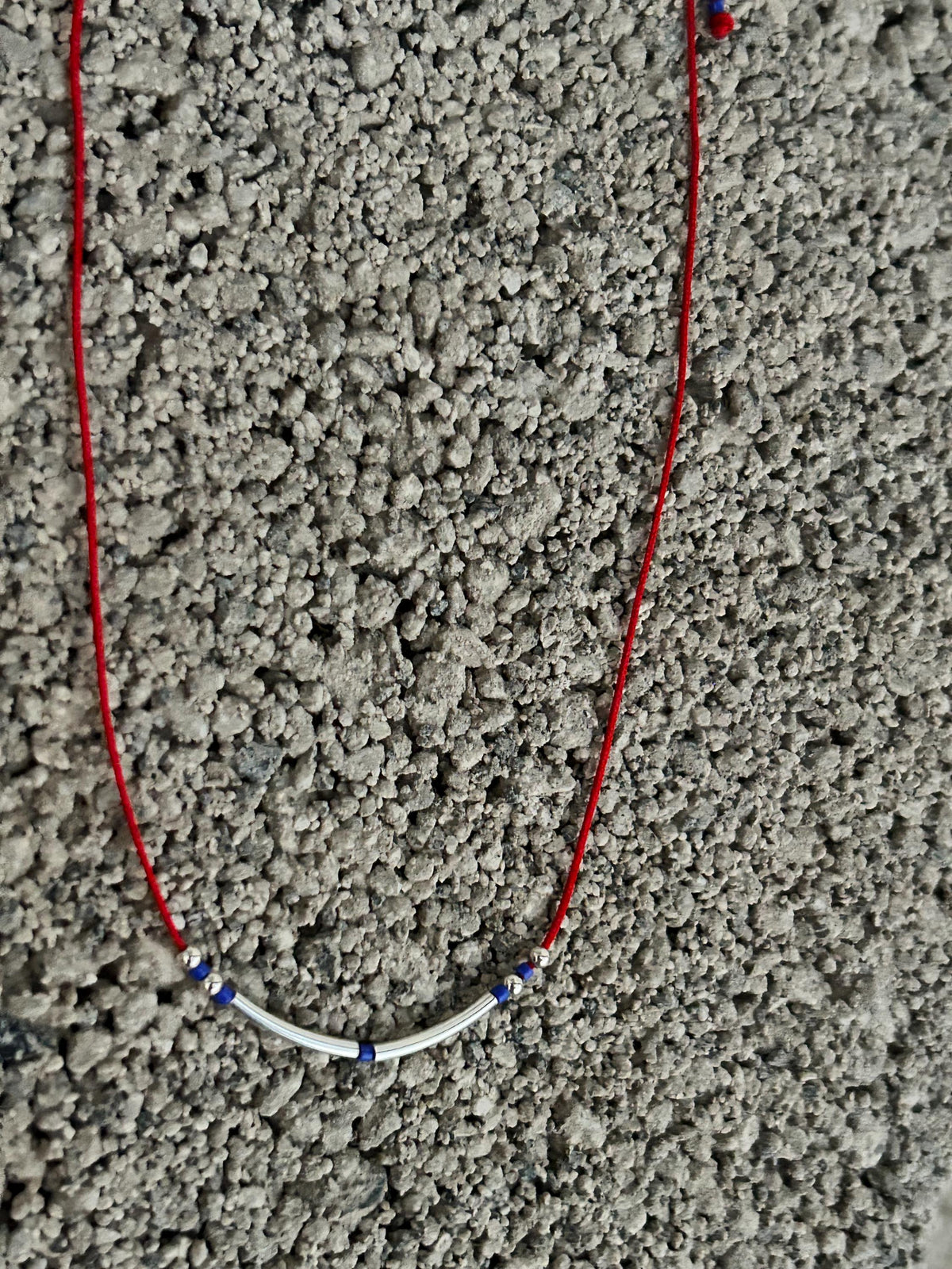 Red string necklace with silver tubes and blue Miyuki — Koï Design handmade necklace, photo 4