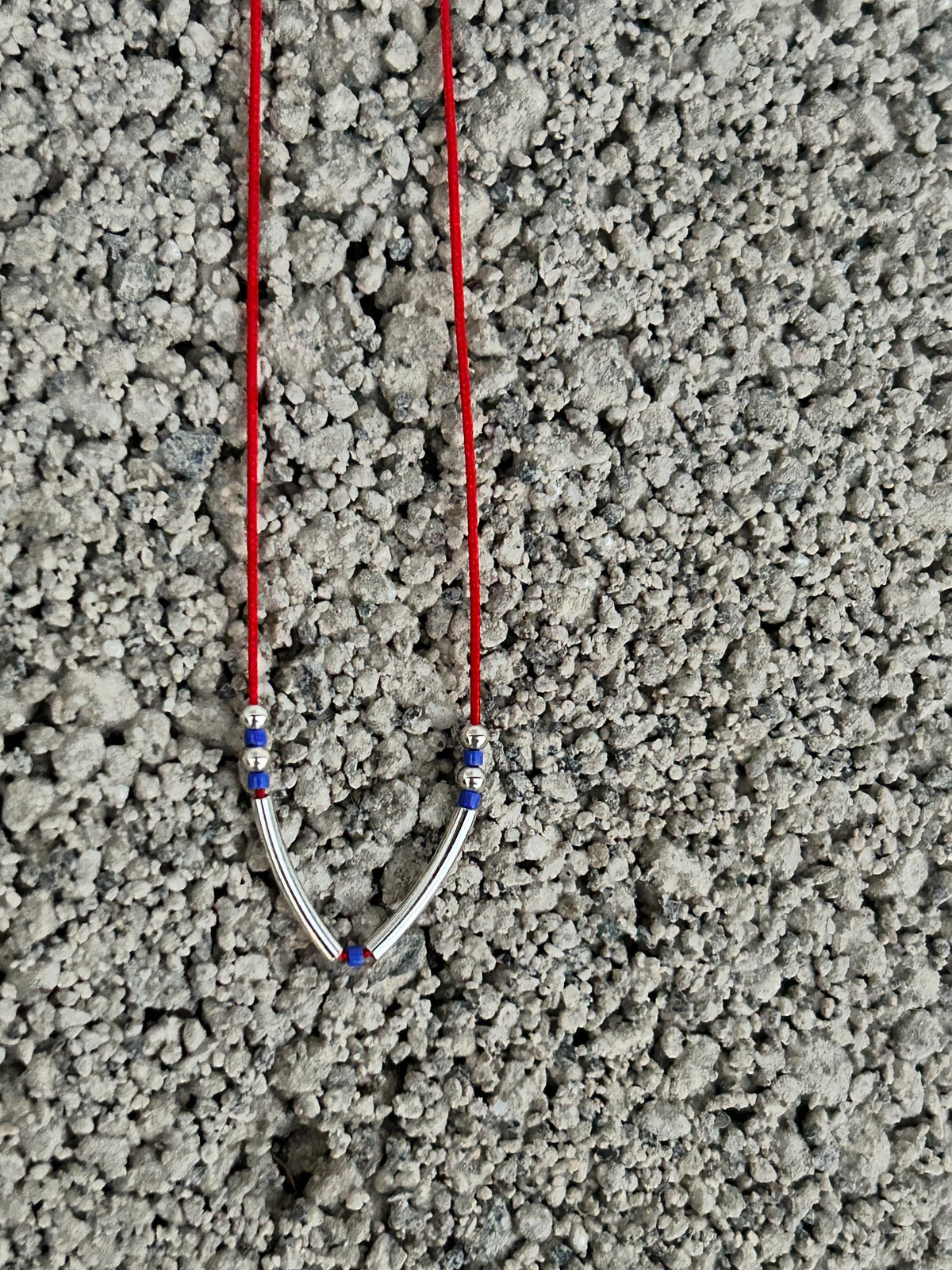 Red string necklace with silver tubes and blue Miyuki — Koï Design handmade necklace, photo 10