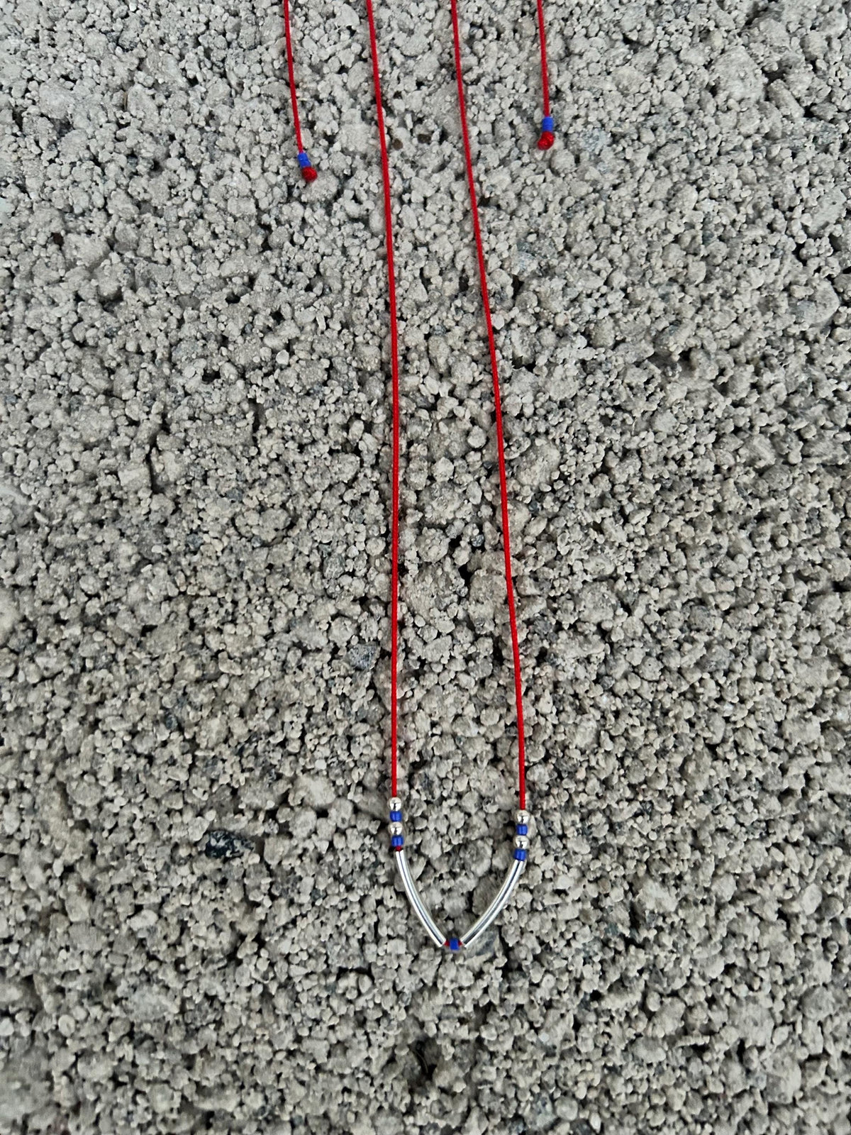 Red string necklace with silver tubes and blue Miyuki — Koï Design handmade necklace, photo 9