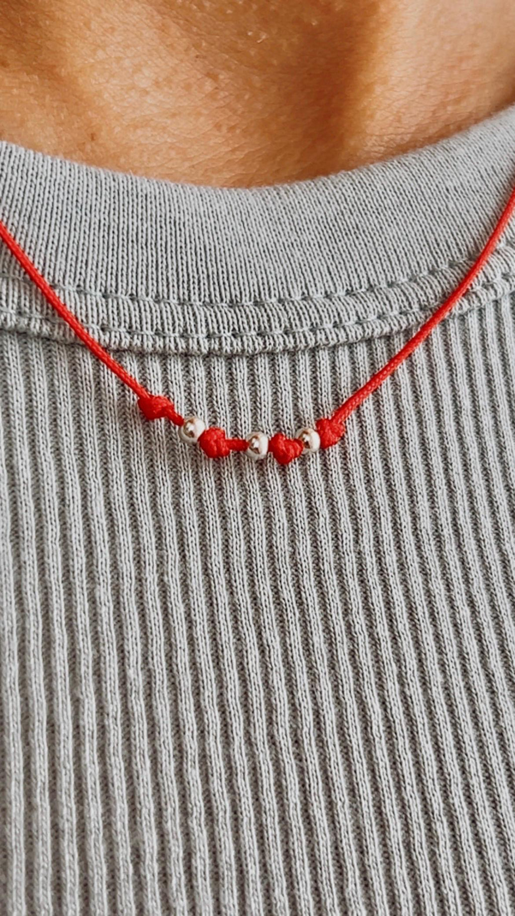 Red string kabbalah necklace with silver beads — Koï Design handmade necklace, photo 6