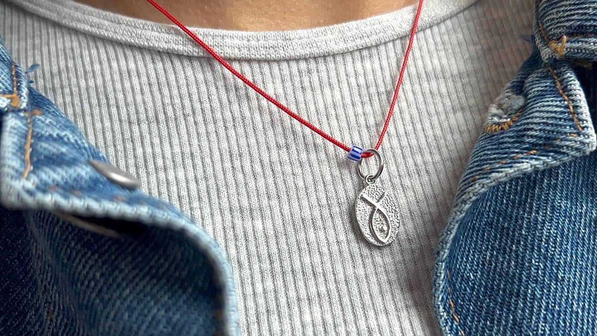 Silver fish on a red string — Koï Design handmade necklace, photo 8