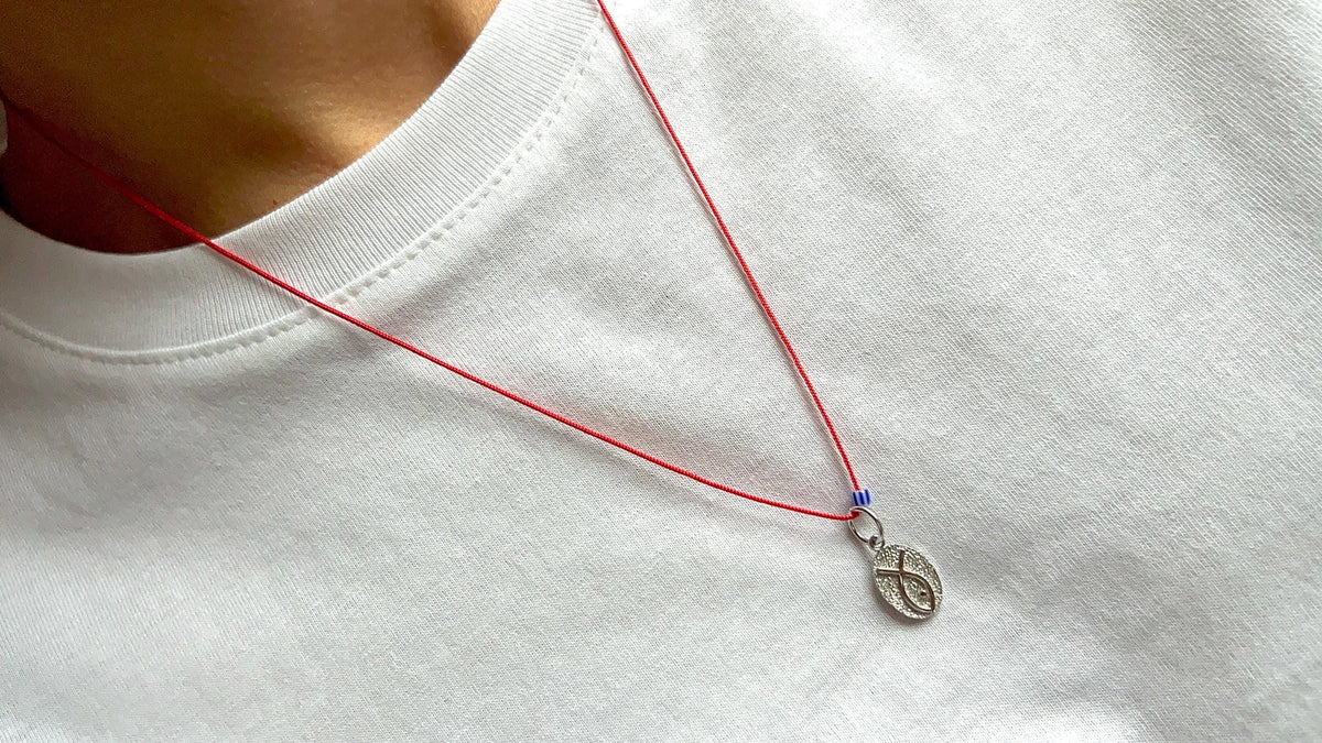 Silver fish on a red string — Koï Design handmade necklace, photo 1