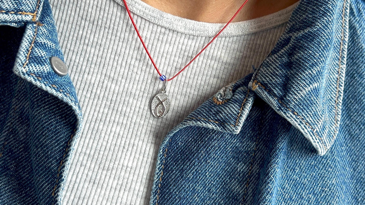 Silver fish on a red string — Koï Design handmade necklace, photo 12