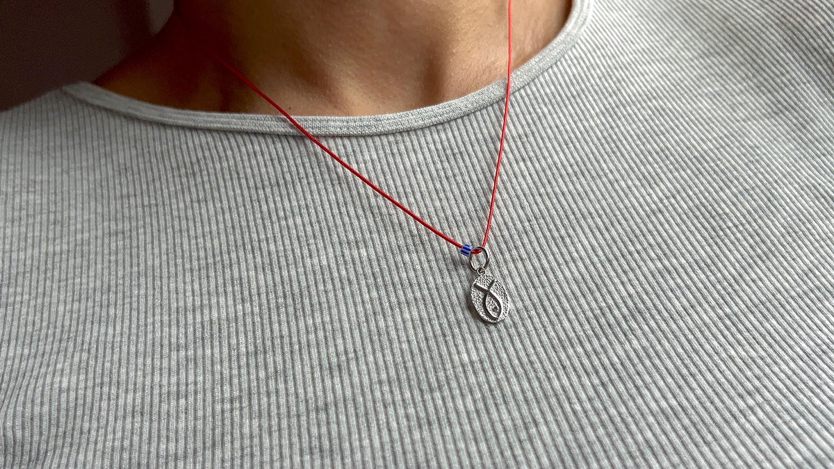 Silver fish on a red string — Koï Design handmade necklace, photo 10