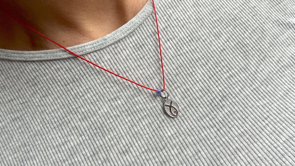 Silver fish on a red string — Koï Design handmade necklace, photo 7