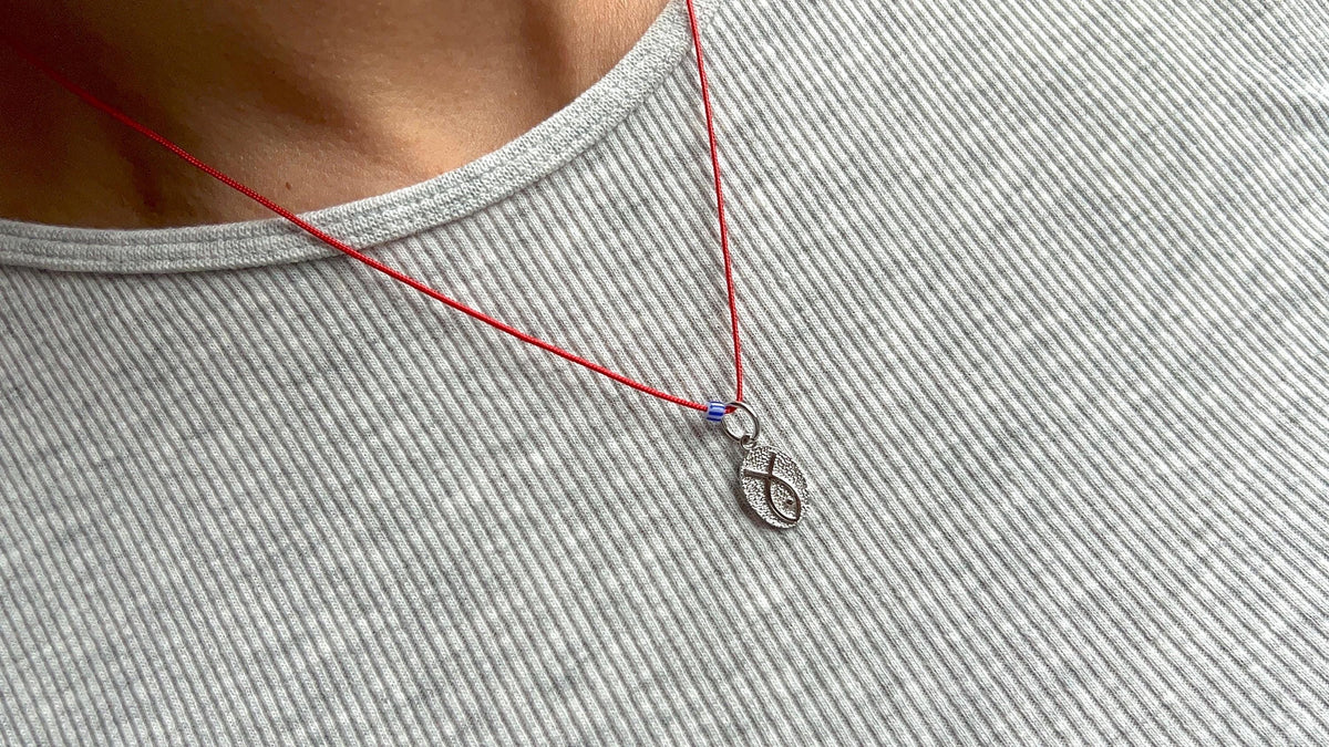 Silver fish on a red string — Koï Design handmade necklace, photo 7