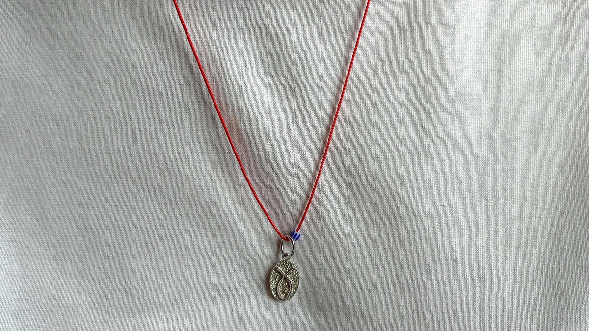 Silver fish on a red string — Koï Design handmade necklace, photo 6