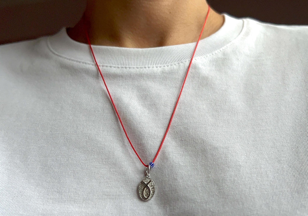 Silver fish on a red string — Koï Design handmade necklace, photo 5