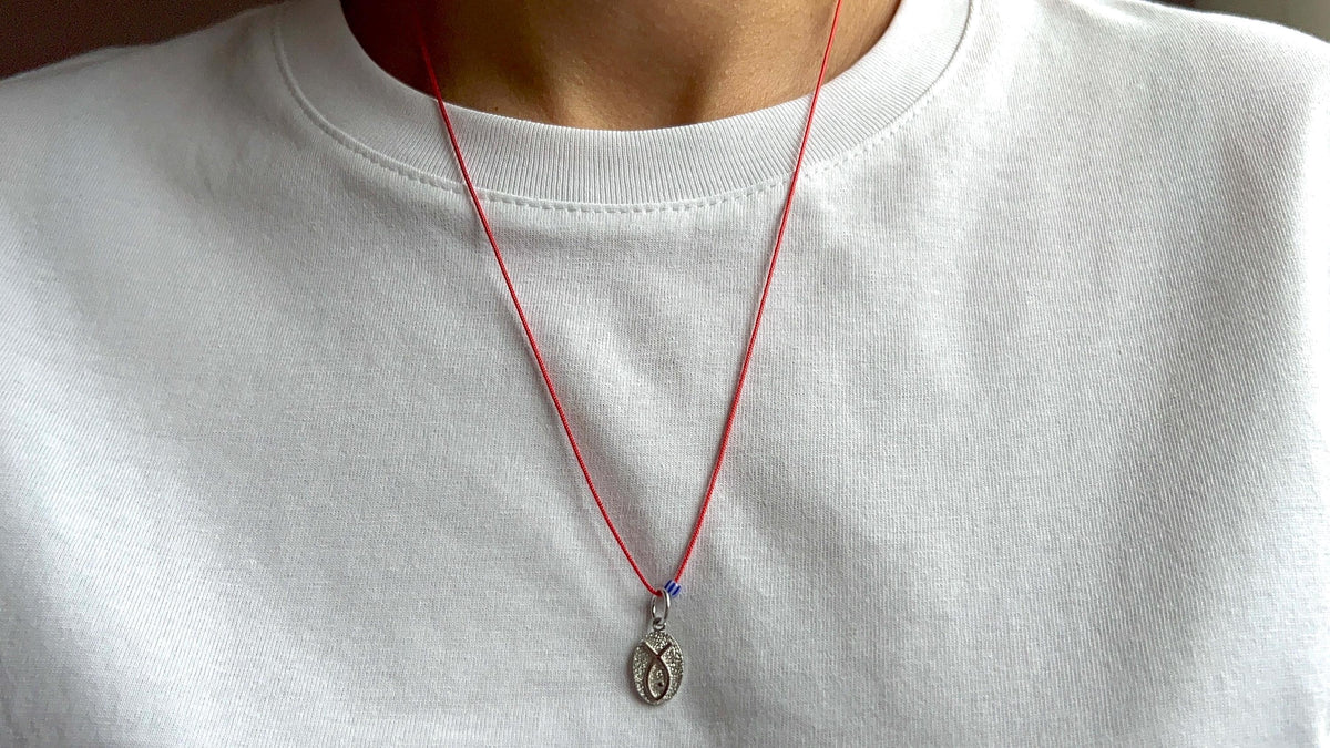 Silver fish on a red string — Koï Design handmade necklace, photo 4